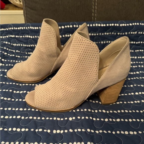 Cole Haan Women’s Shiloh Open Toe Stone Suede Ankle Booties: 6.5 - Picture 1 of 11